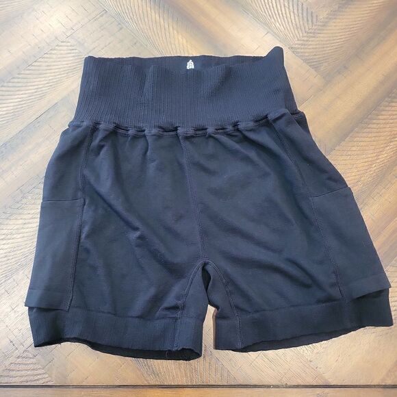 Free People Tennis Shorts or Pickleball Shorts Solid Black M/L - Picture 1 of 4